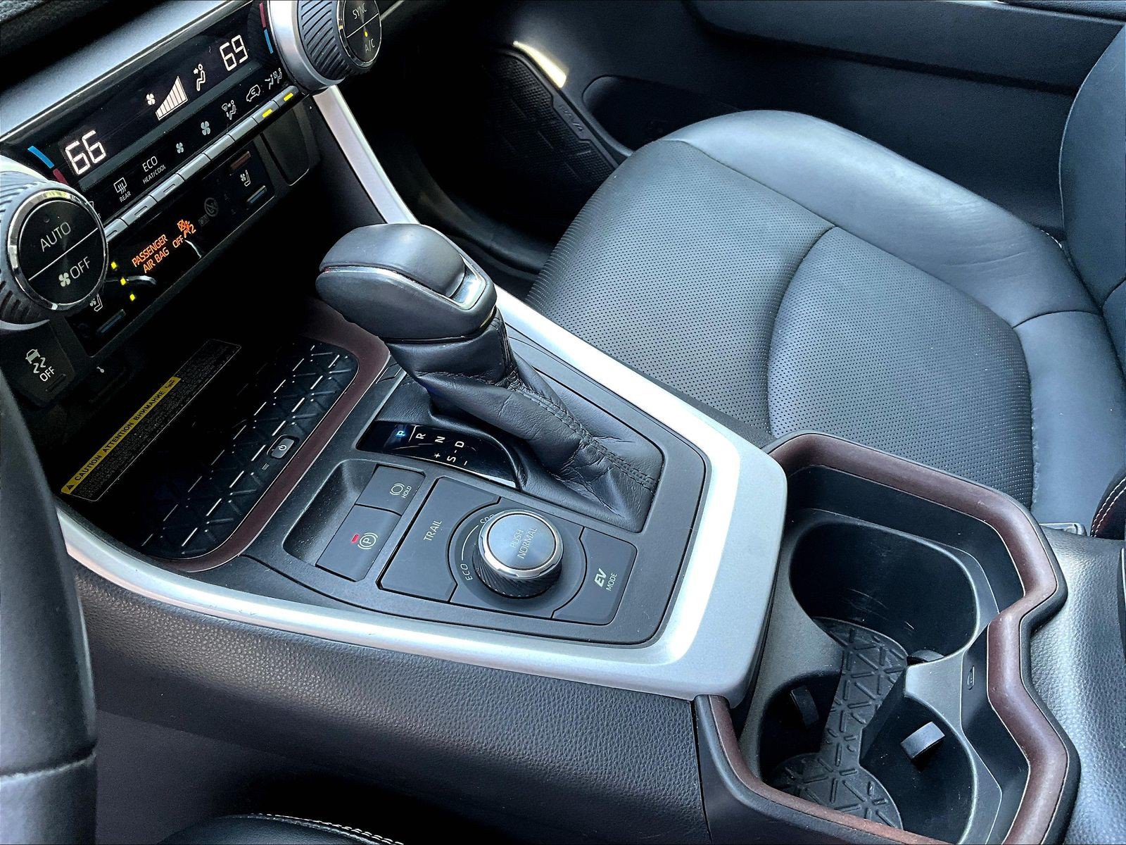 Used 2021 Toyota RAV4 Limited AWD/4WD image 18
