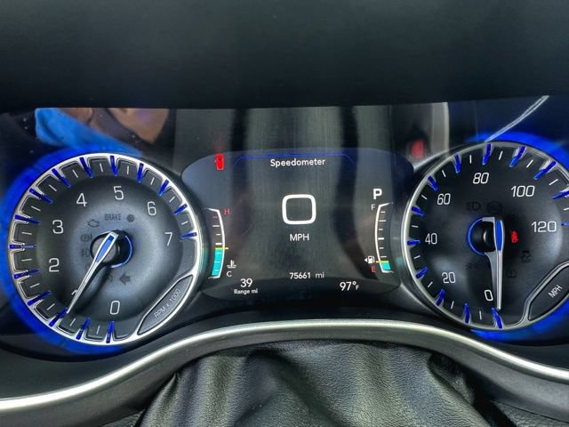Used 2023 Chrysler Pacifica Touring-L FWD image 17