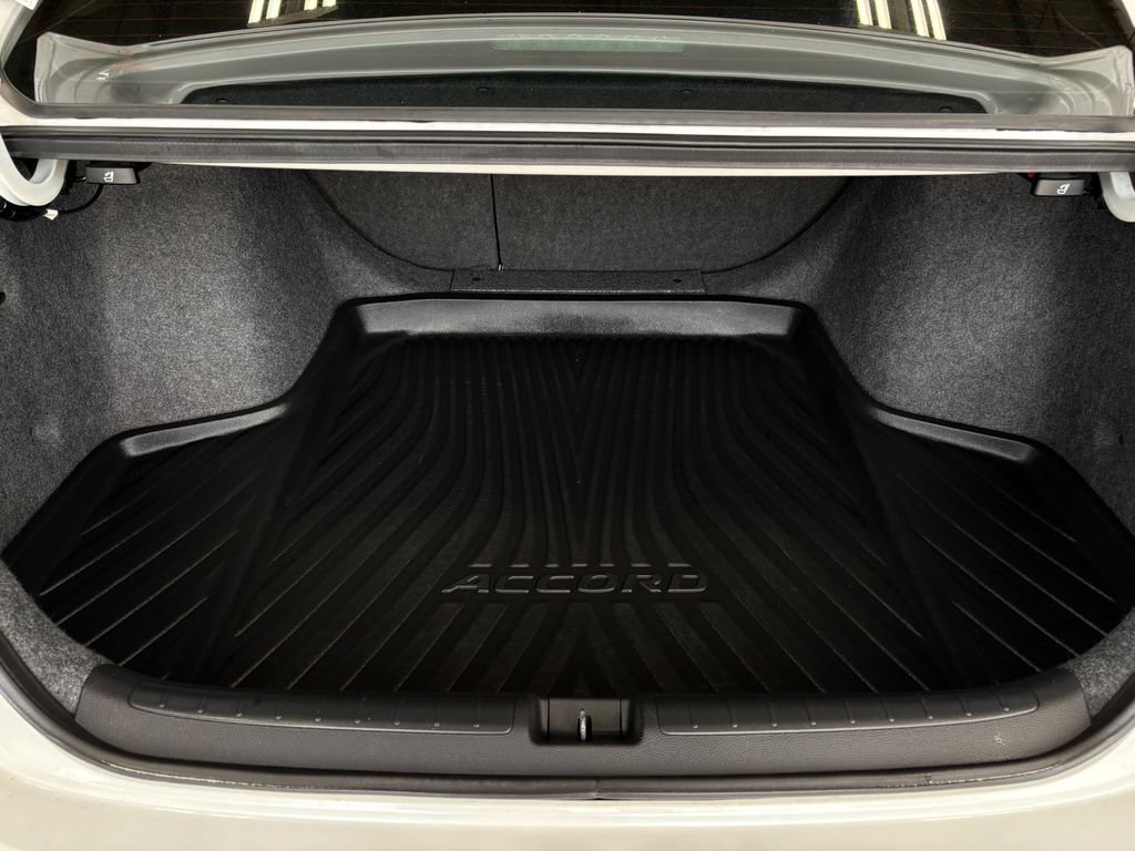 Used 2018 Honda Accord Touring image 24