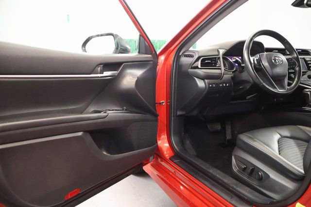 Certified 2020 Toyota Camry SE image 9