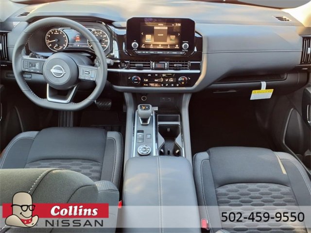 New 2025 Nissan Pathfinder SV image 13