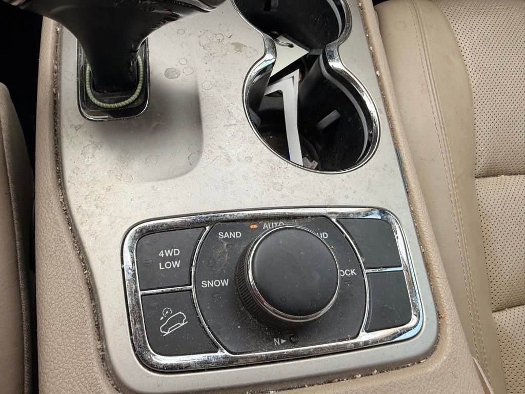 Used 2015 Jeep Grand Cherokee Limited w/ Luxury Group II image 24