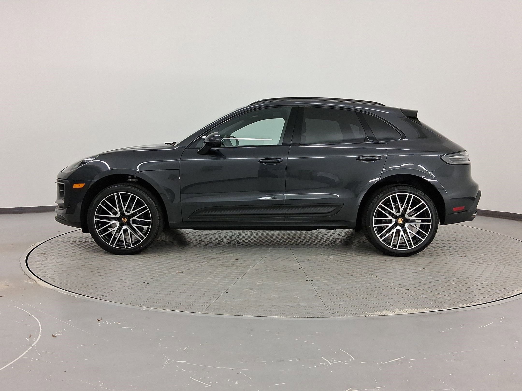 Used 2026 Porsche Macan image 2