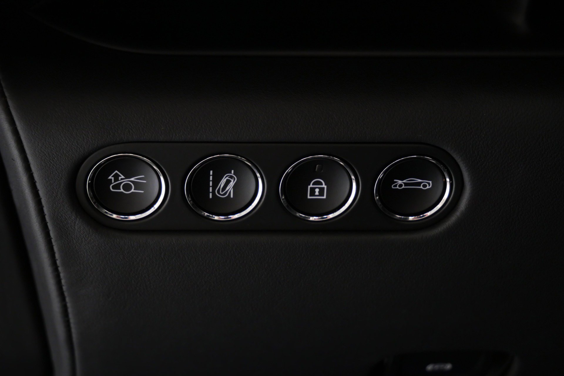 Used 2025 McLaren Artura Spider image 15