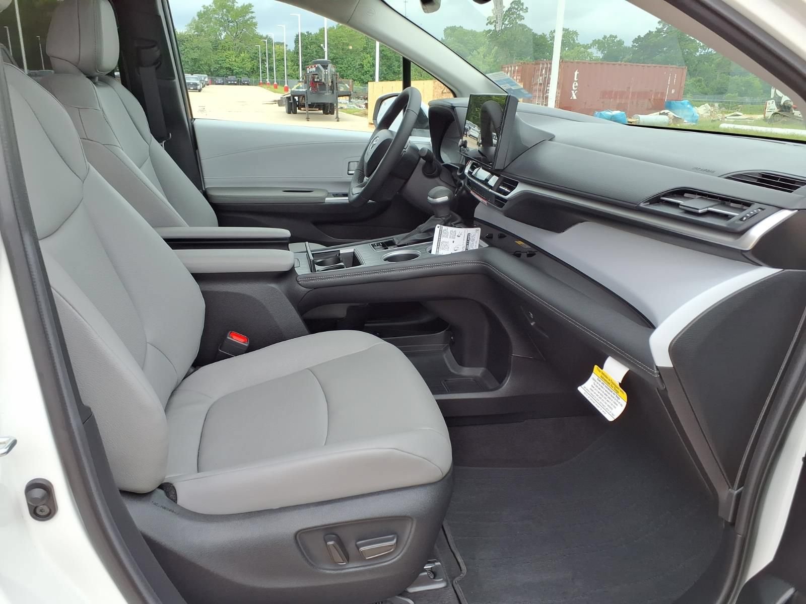 Certified 2026 Toyota Sienna XLE FWD image 20