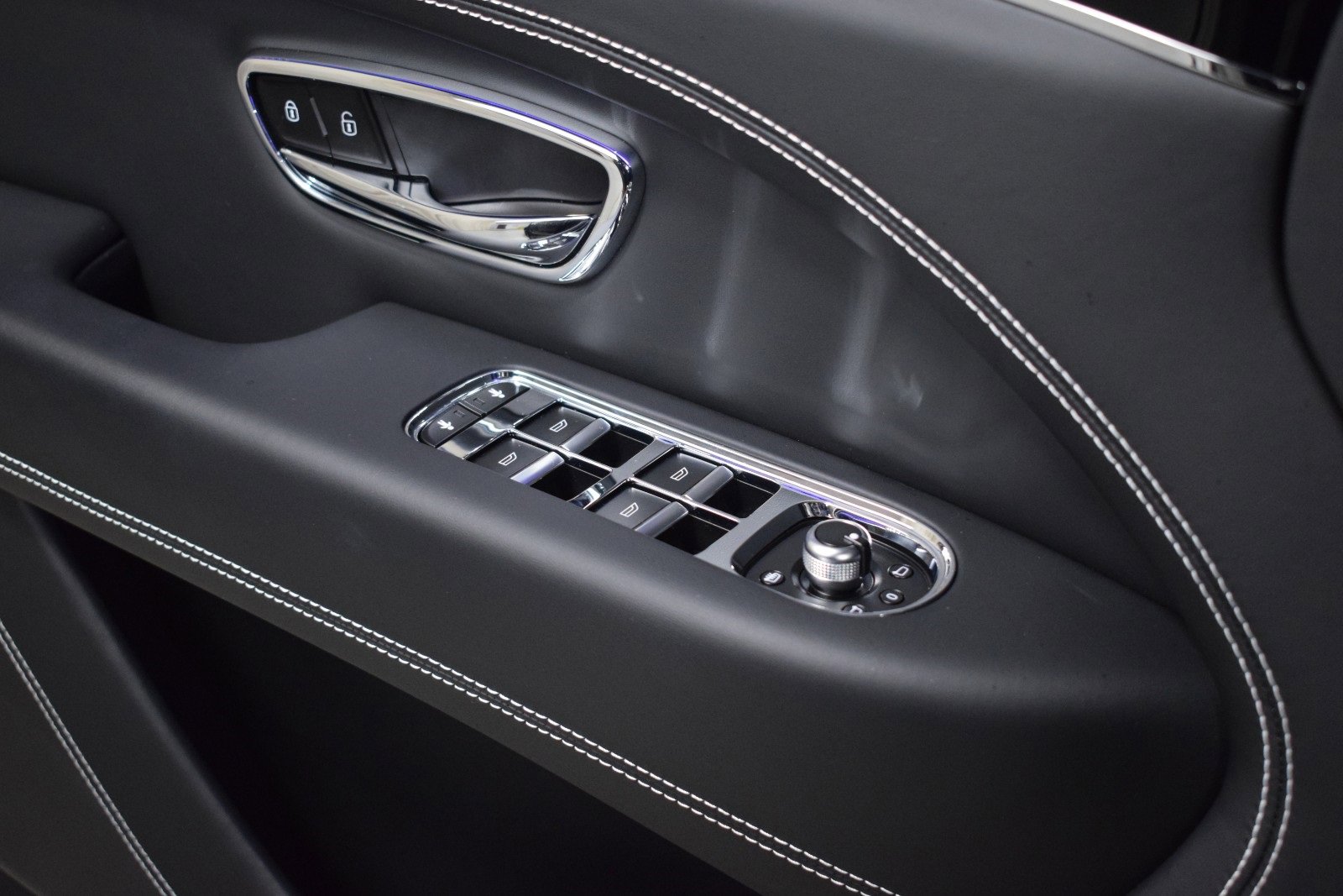 Used 2023 Bentley Bentayga image 39