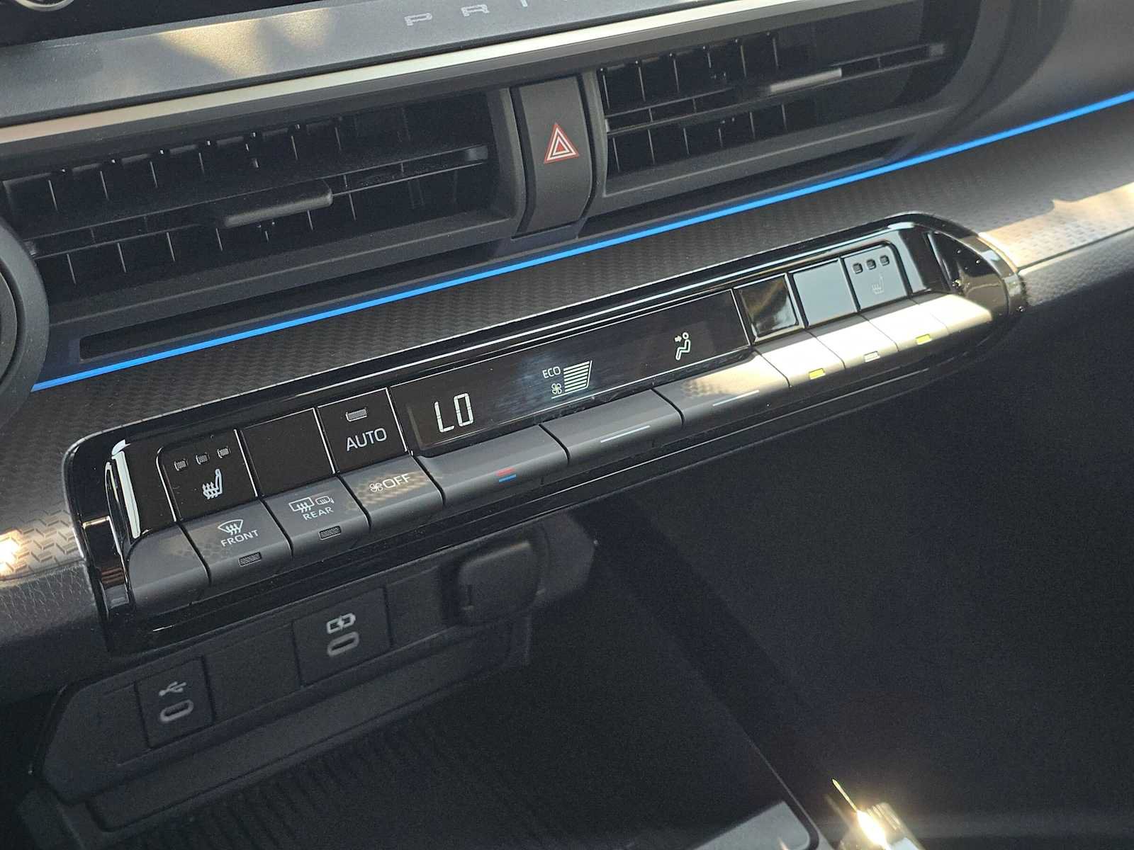 Certified 2026 Toyota Prius XLE FWD image 33