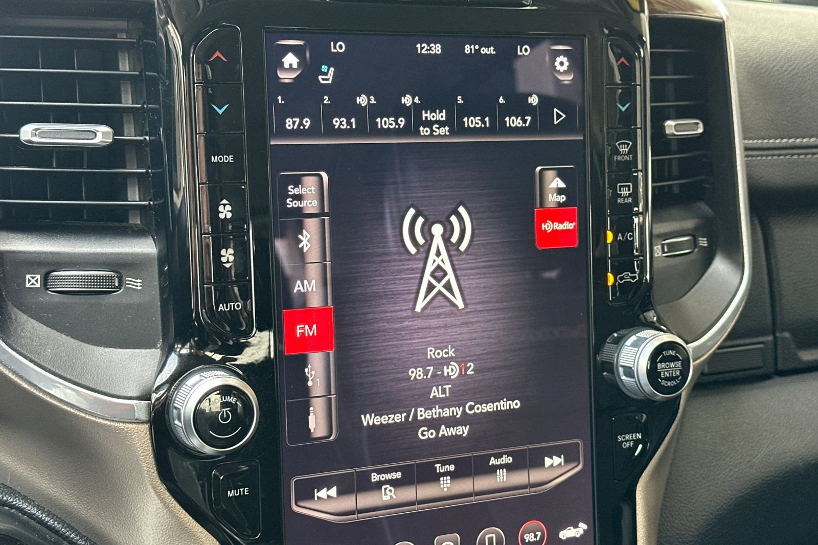 Used 2019 RAM 1500 Laramie RWD image 24