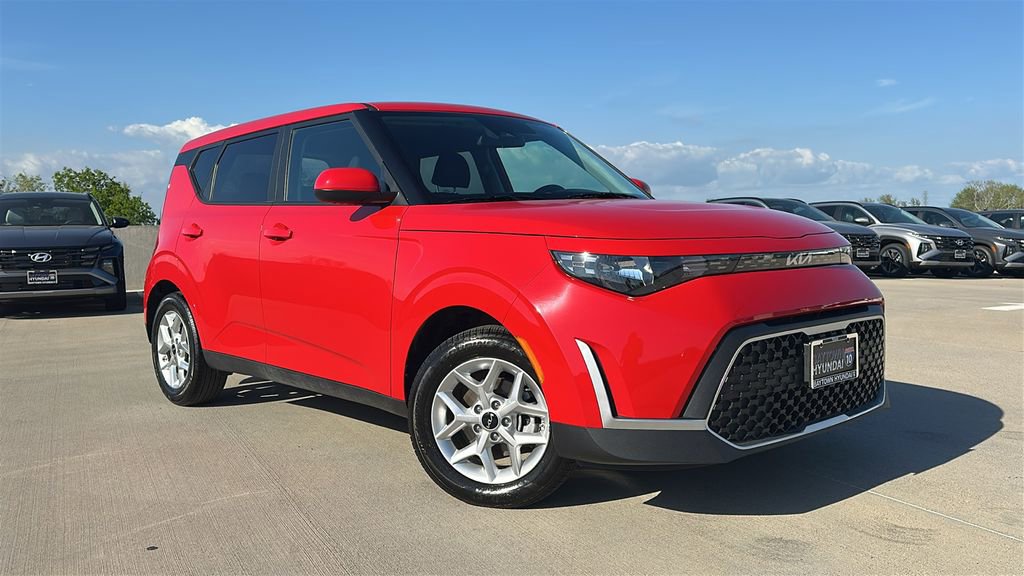 Used 2025 Kia Soul LX w/ LX Technology Package FWD image 5