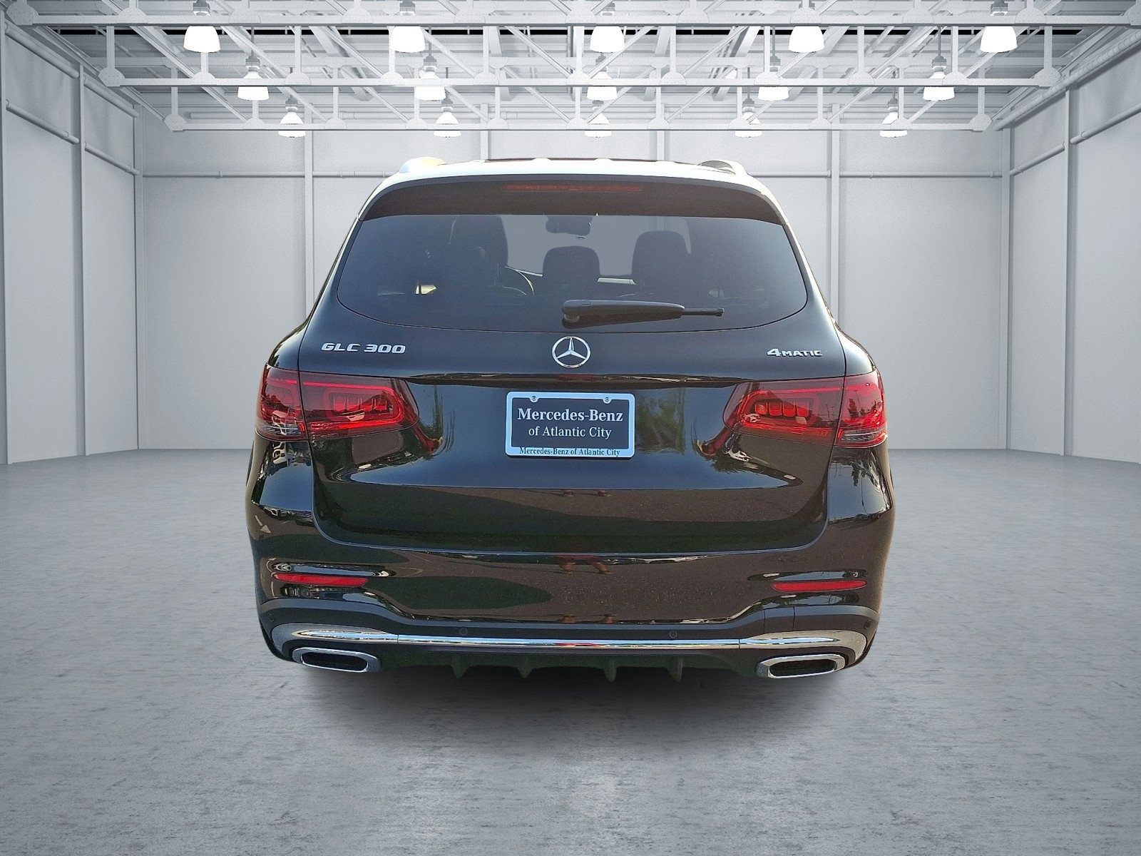 Used 2022 Mercedes-Benz GLC 300 4MATIC SUV image 5