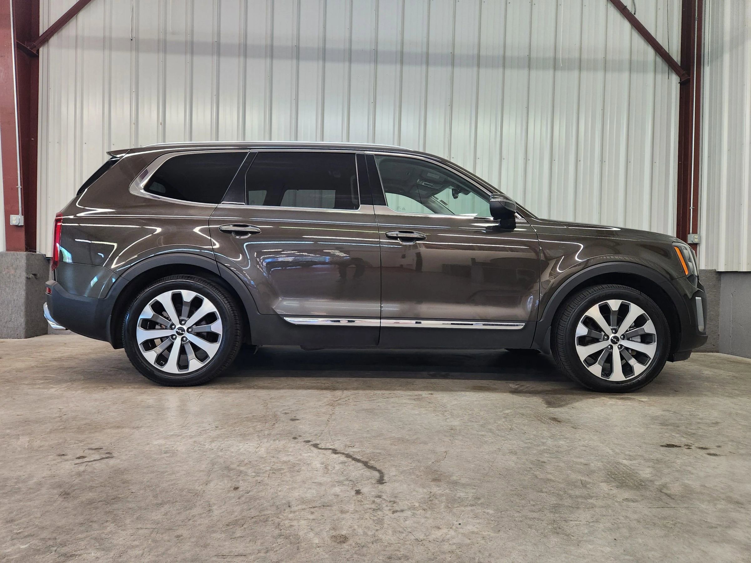 Used 2022 Kia Telluride EX w/ EX Premium Package image 13