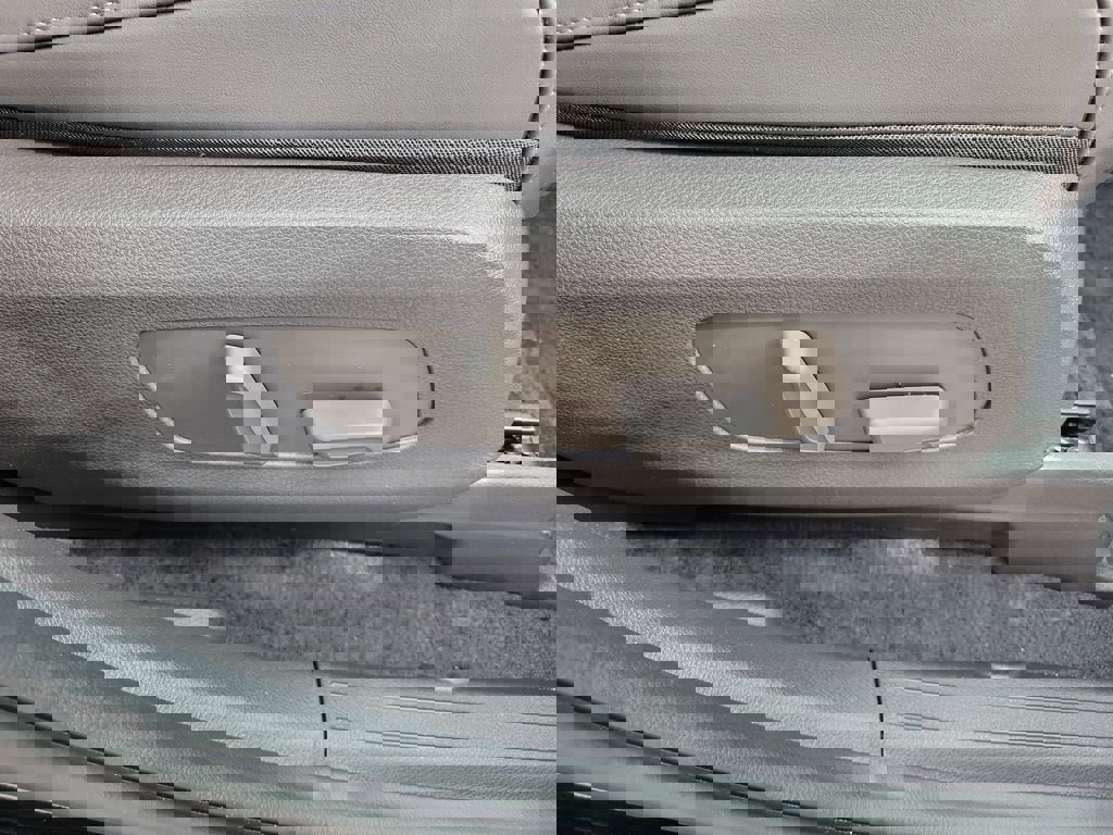 New 2026 Kia Carnival EX FWD image 9