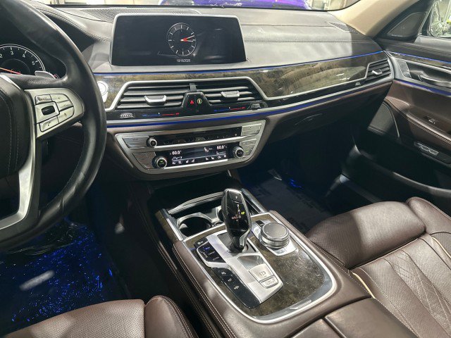 Used 2016 BMW 740i w/ Executive Package 2 RWD image 4