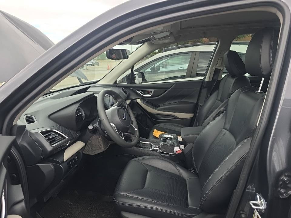 Used 2023 Subaru Forester Limited AWD/4WD image 2