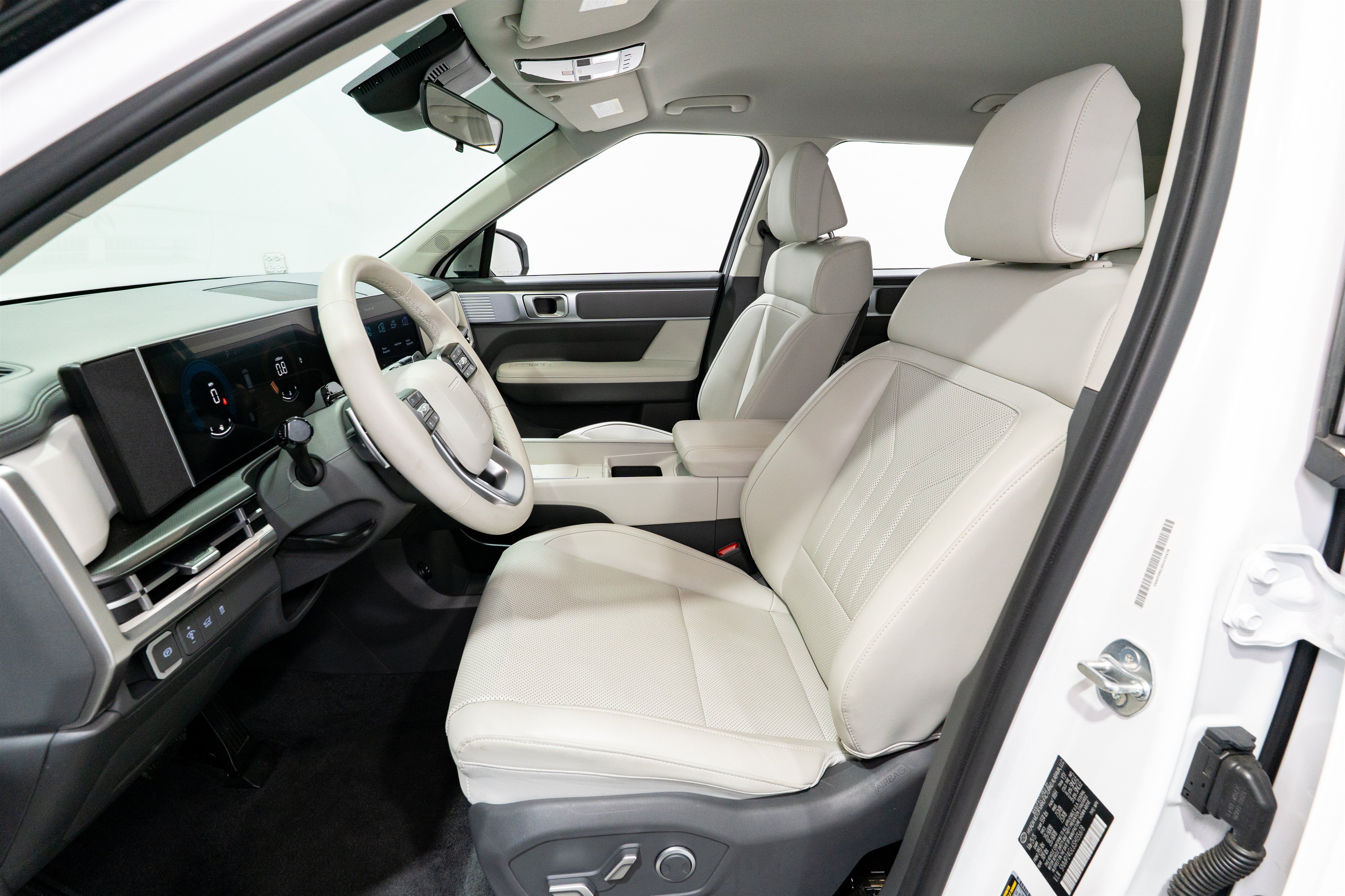 Used 2025 Hyundai Santa Fe SEL FWD image 15