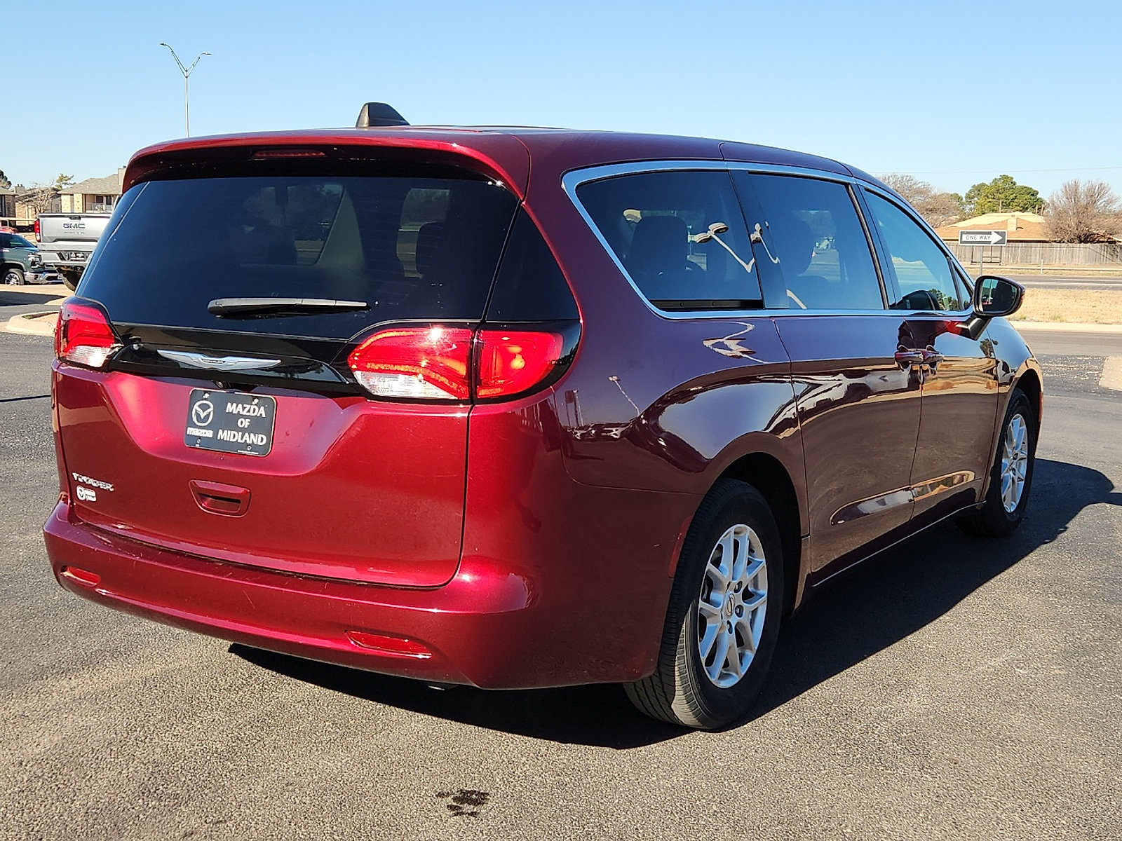 Used 2023 Chrysler Voyager LX image 7