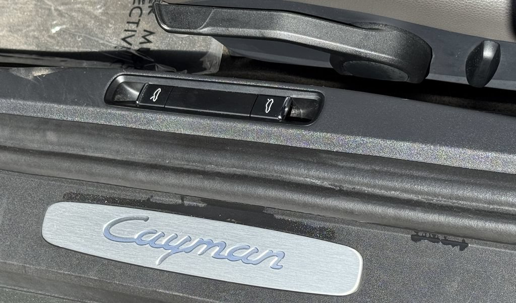 Used 2022 Porsche 718 Cayman w/ Premium Package RWD image 19