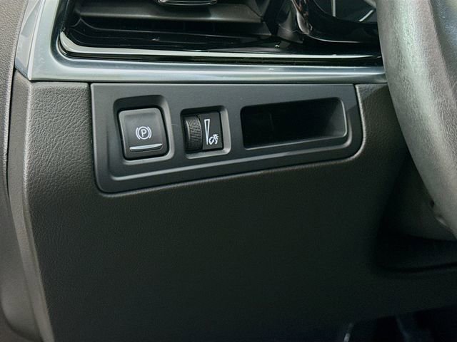 Used 2023 Cadillac XT6 Premium Luxury image 12