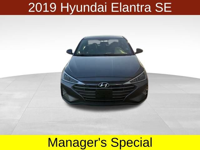 Used 2019 Hyundai Elantra SE image 2