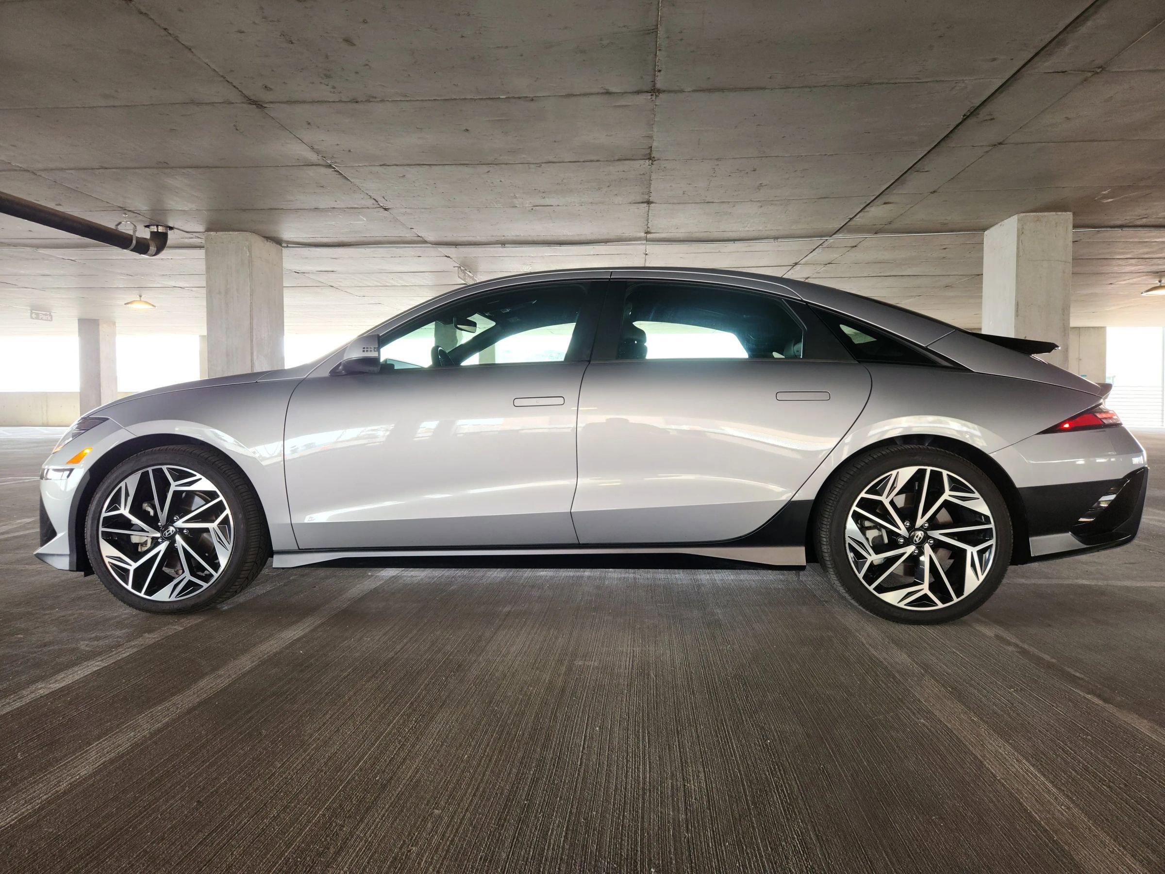 Used 2023 Hyundai Ioniq 6 SEL image 3