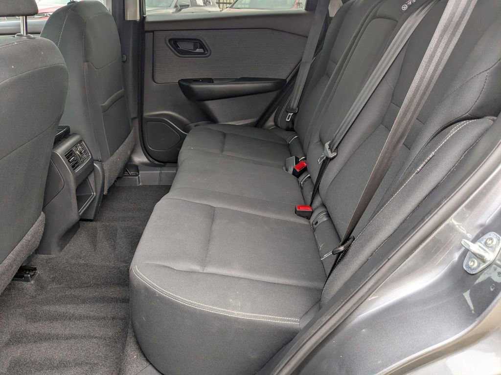 Used 2023 Nissan Rogue S image 26