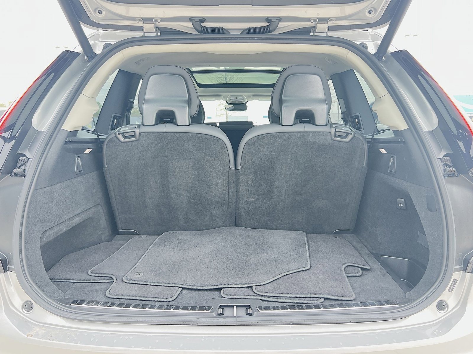 Used 2025 Volvo XC90 B6 Plus AWD/4WD image 35