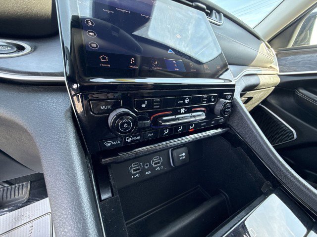 Used 2022 Jeep Grand Cherokee L Limited w/ Black Appearance Package image 17