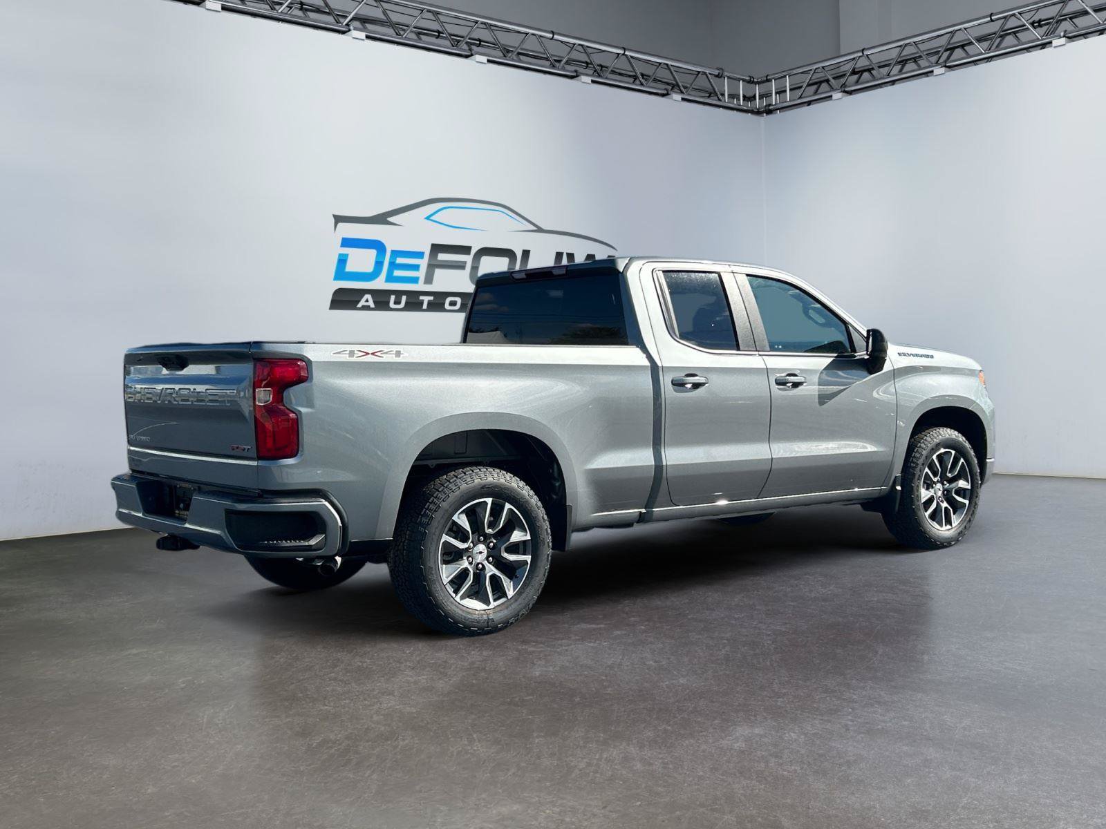 Used 2023 Chevrolet Silverado 1500 RST AWD/4WD image 3
