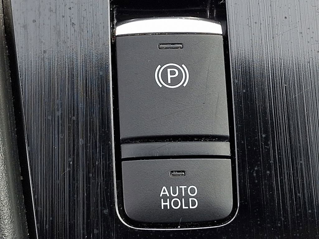 Used 2024 Nissan Rogue S image 23