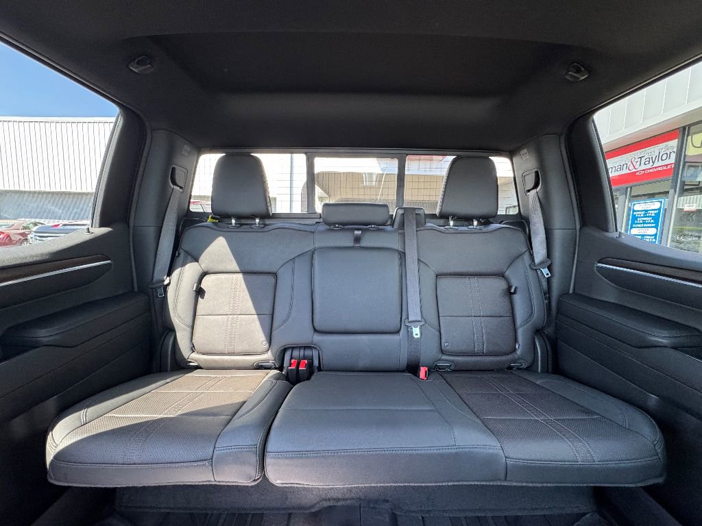 Used 2025 Chevrolet Silverado 1500 High Country image 12