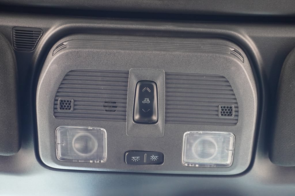 Used 2025 Ford Mustang Convertible RWD image 20