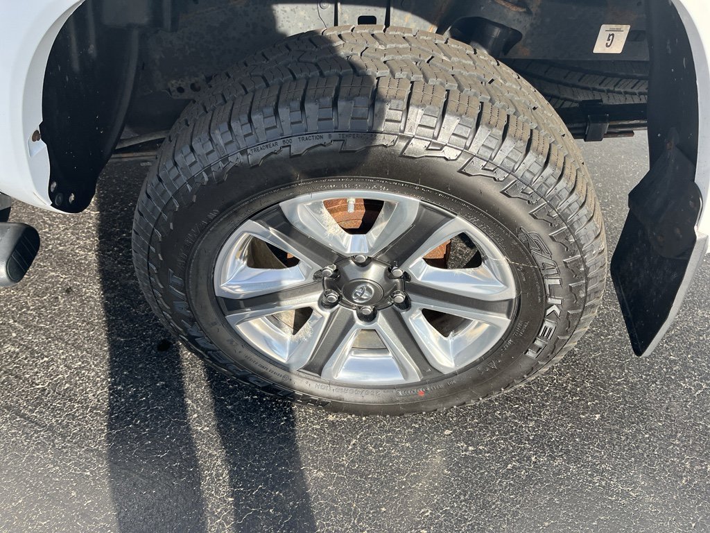 Used 2017 Toyota Tacoma Limited image 32