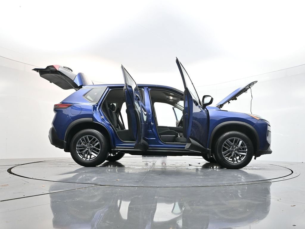 Used 2023 Nissan Rogue S image 41