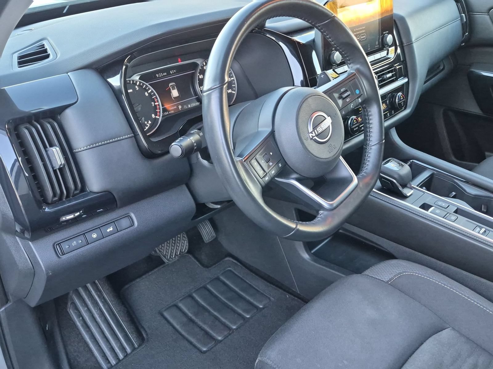 Used 2025 Nissan Pathfinder SV FWD image 10