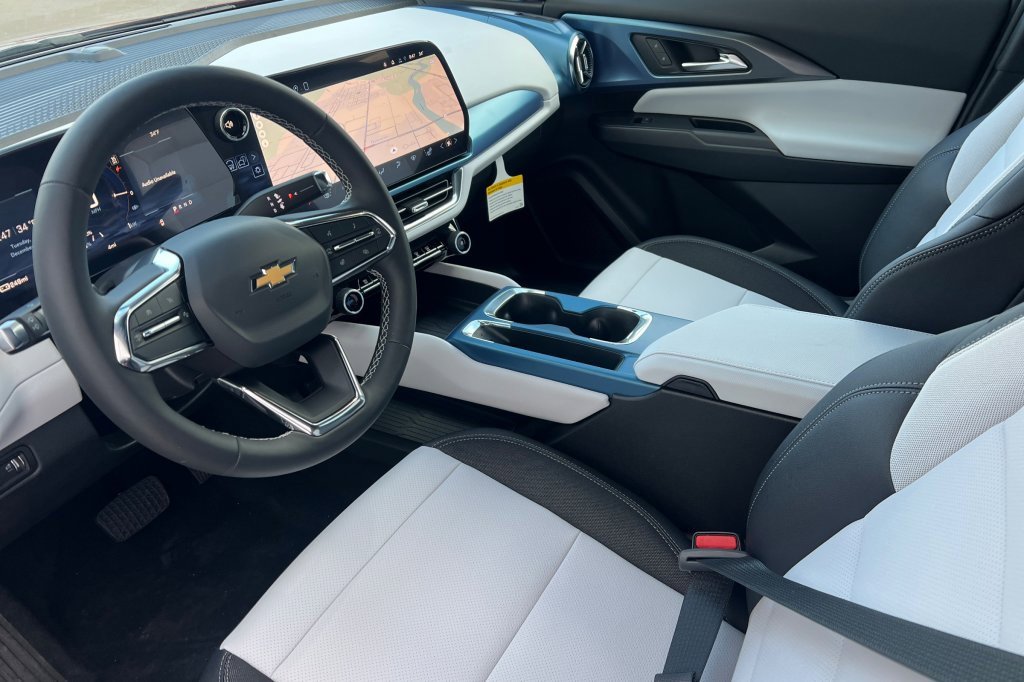 New 2026 Chevrolet Equinox EV LT image 7