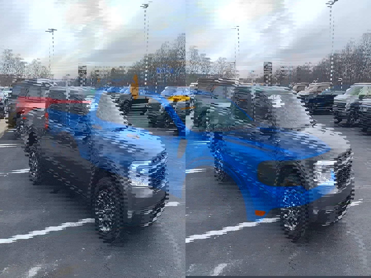 Certified 2022 Ford Maverick XLT image 3