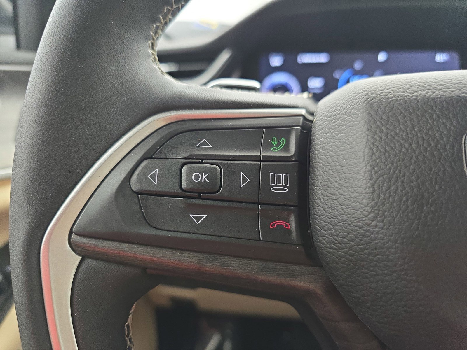 Used 2023 Jeep Grand Cherokee L Limited AWD/4WD image 34