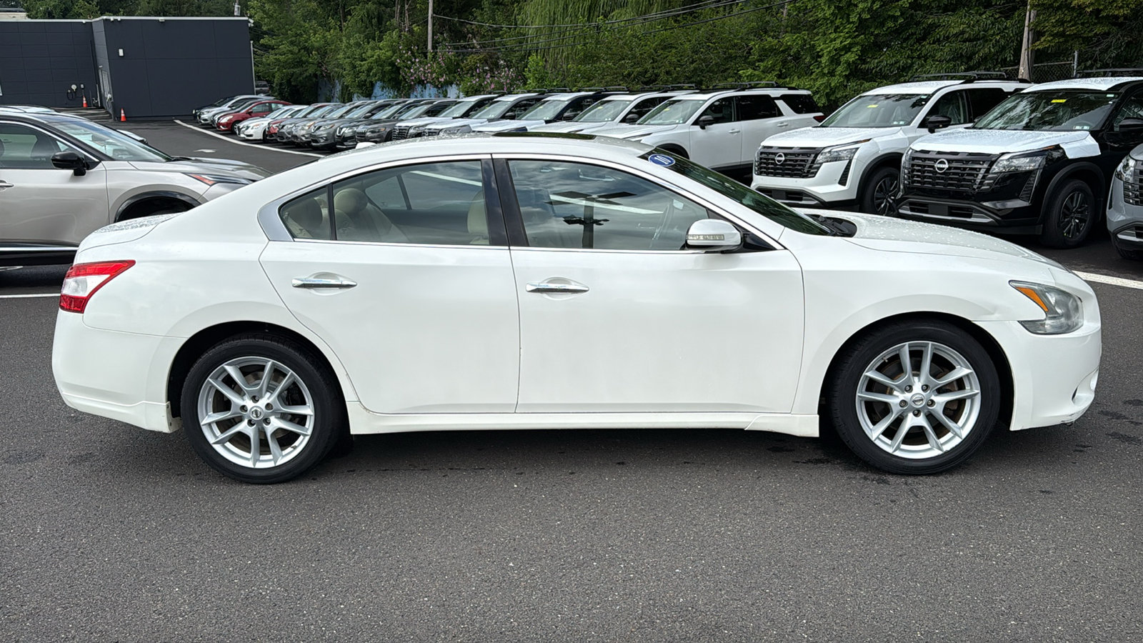 Used 2010 Nissan Maxima 3.5 SV w/ Monitor Pkg FWD image 25