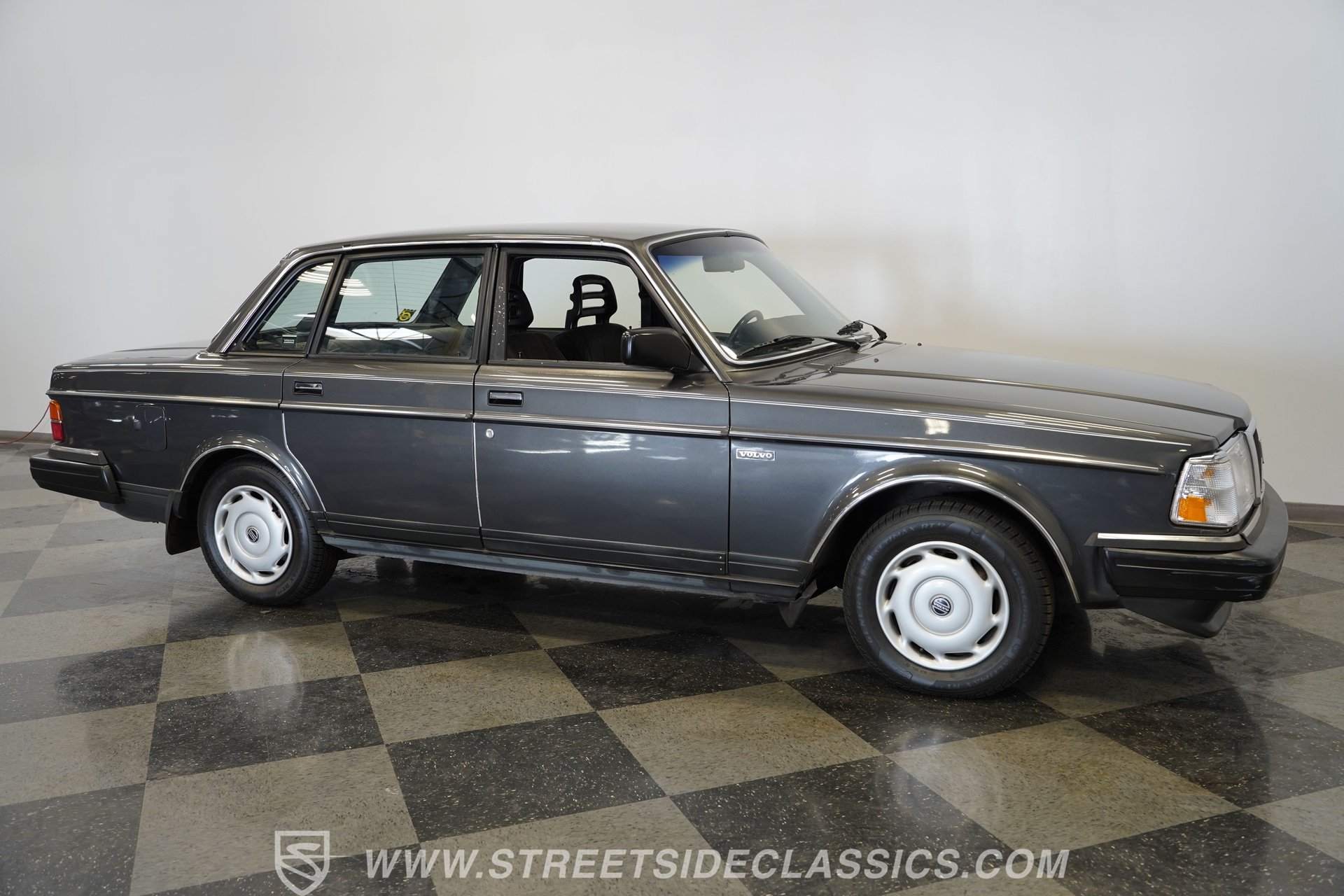 Used 1988 Volvo 240 Sedan RWD image 16