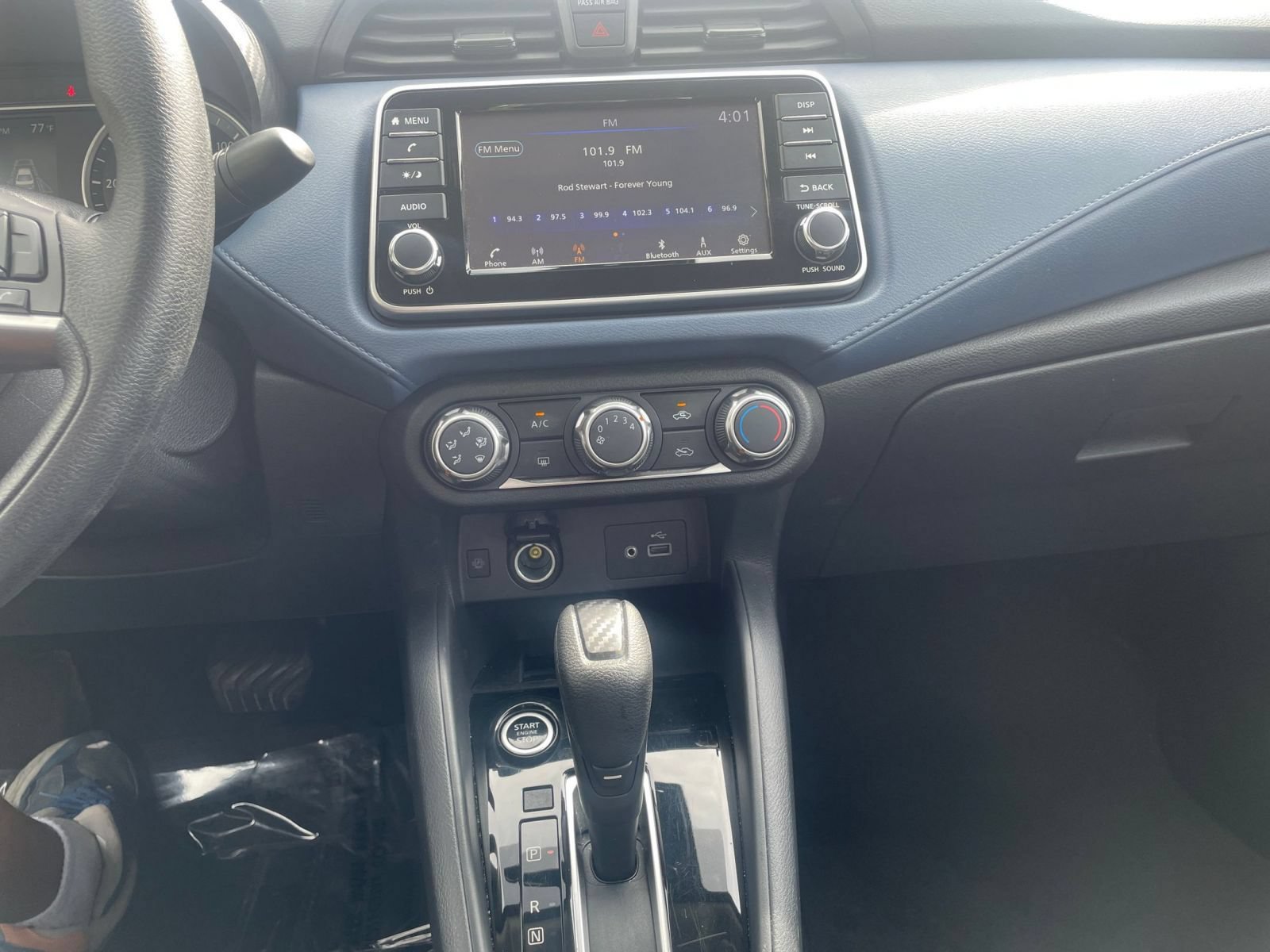 Used 2025 Nissan Versa SV FWD image 14