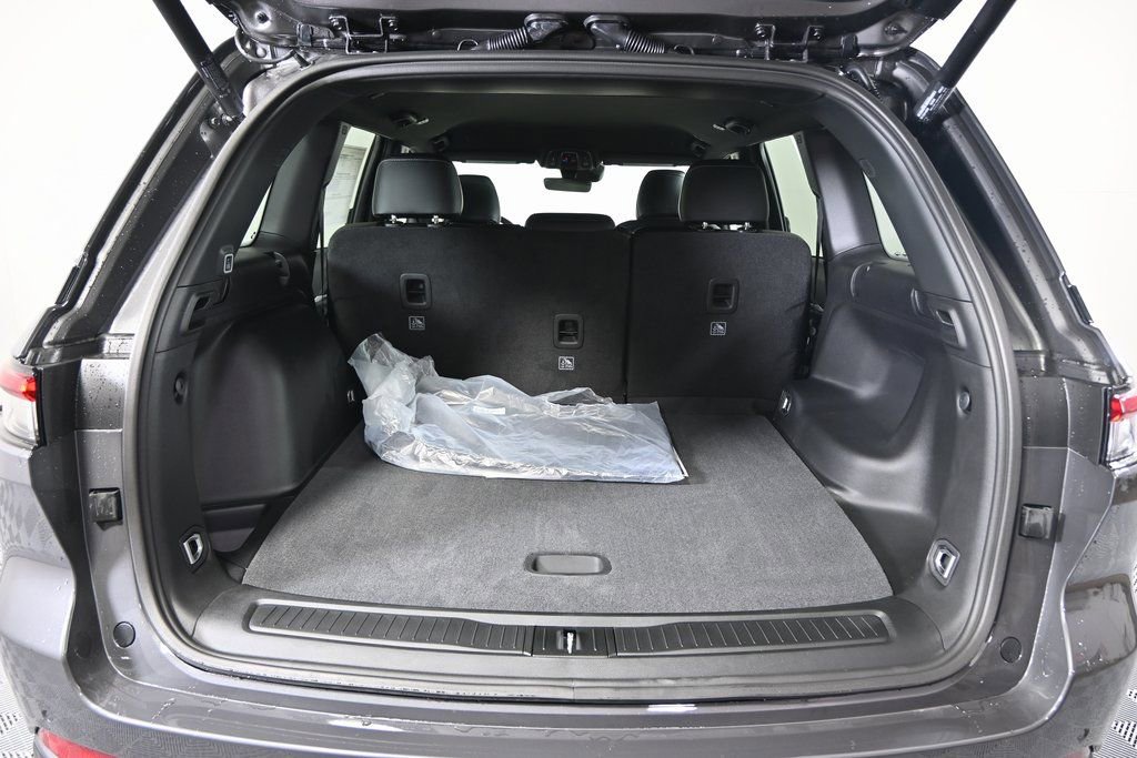 New 2026 Jeep Grand Cherokee Laredo image 16