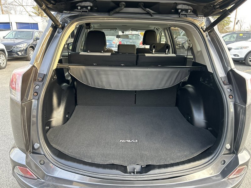 Used 2016 Toyota RAV4 XLE AWD/4WD image 11