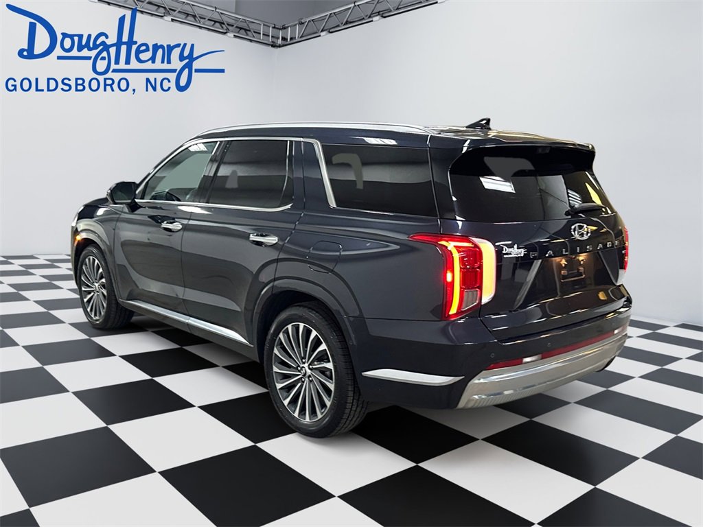 Used 2024 Hyundai Palisade Calligraphy image 3