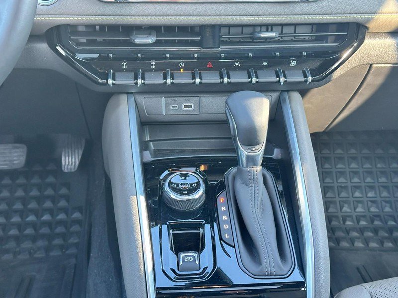 Used 2025 Chevrolet Colorado ZR2 w/ Technology Package image 15