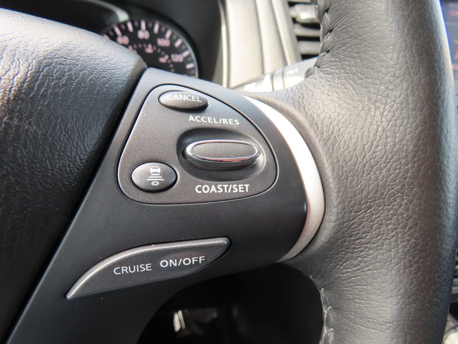 Used 2019 Nissan Pathfinder SV image 22