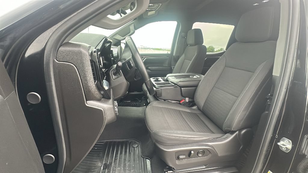 Used 2025 Chevrolet Silverado 1500 LT RWD image 4