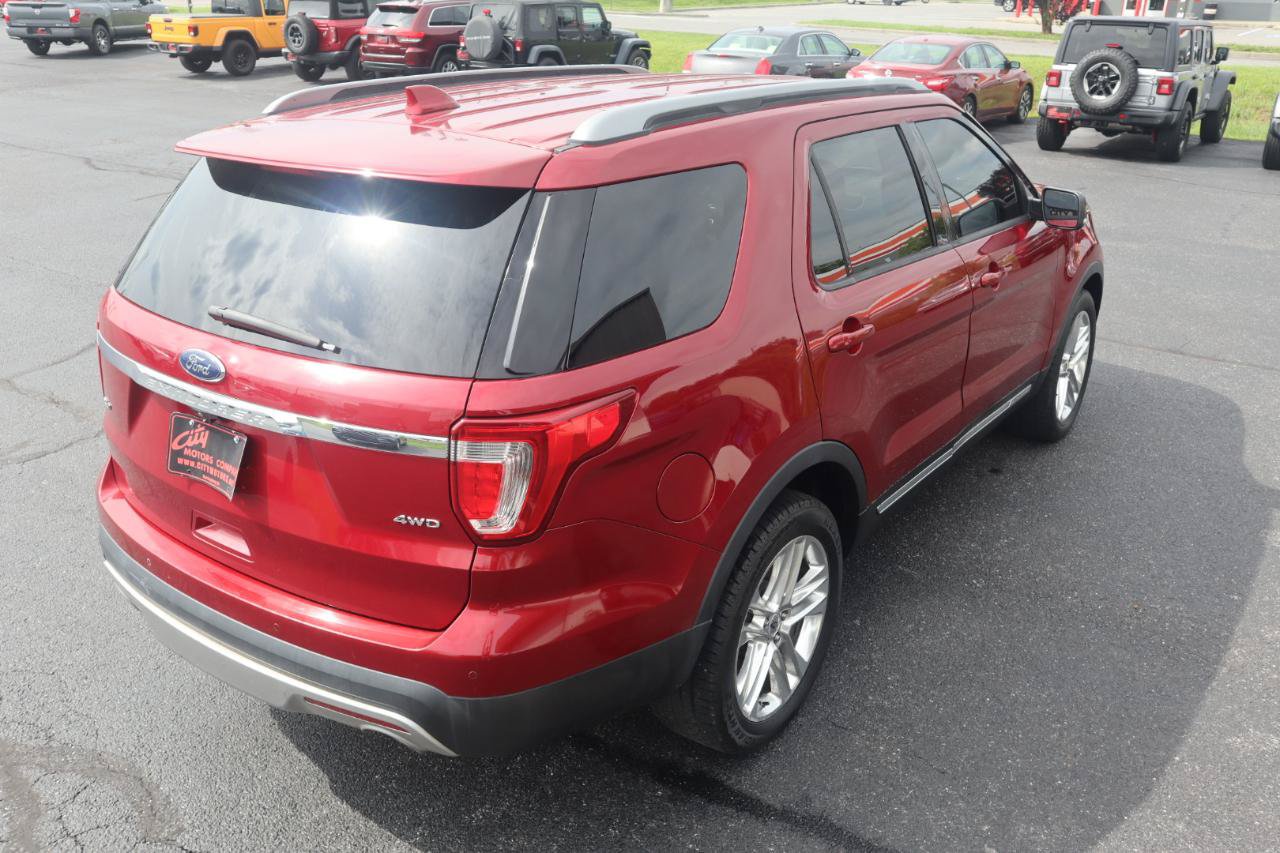 Used 2017 Ford Explorer XLT w/ Equipment Group 201A AWD/4WD image 13