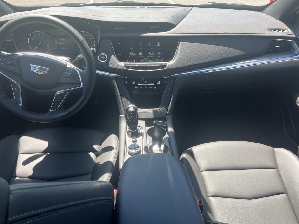 New 2026 Cadillac XT5 Luxury w/ LPO, ONYX Package FWD image 16