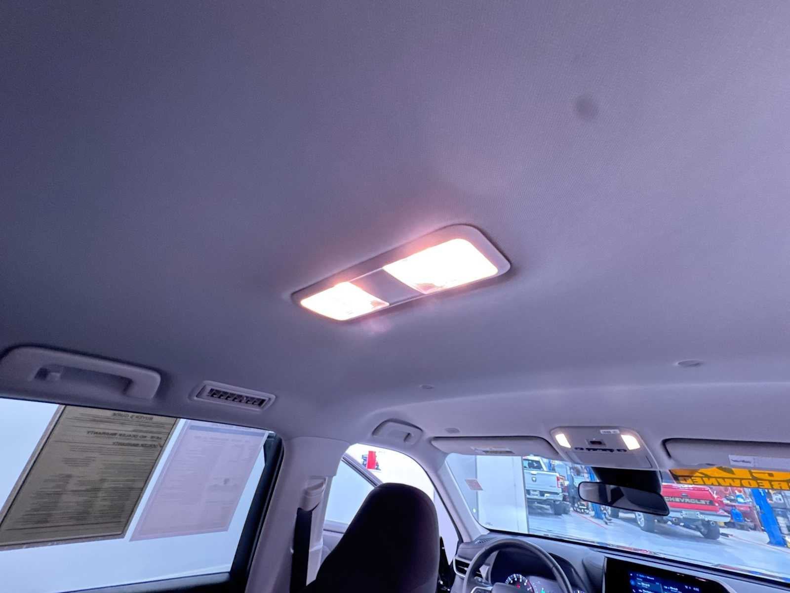 Used 2025 Toyota Highlander LE FWD image 39
