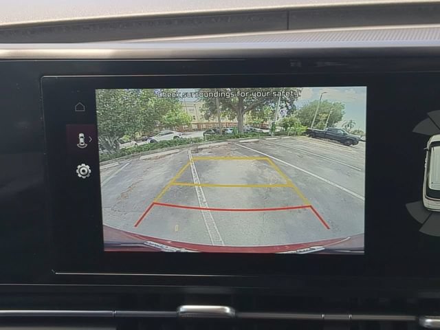 Used 2024 Kia Carnival EX FWD image 25